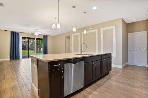 Villa ou maison à louer à Eustis, Floride: 47 chambres, 238.2 m2 № 2425999 - photo 2