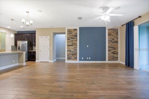 Villa ou maison à louer à Eustis, Floride: 47 chambres, 238.2 m2 № 2425999 - photo 10