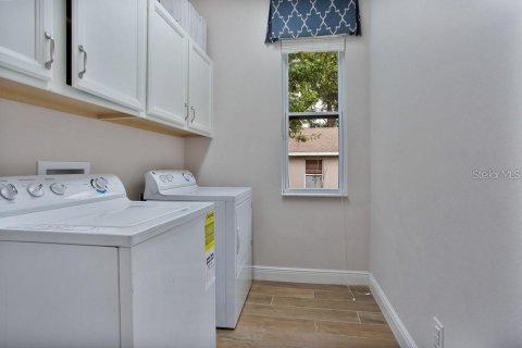 Villa ou maison à louer à Eustis, Floride: 47 chambres, 238.2 m2 № 2425999 - photo 25
