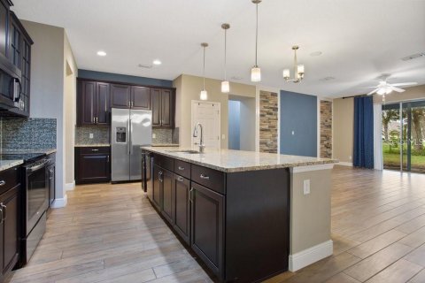 Villa ou maison à louer à Eustis, Floride: 47 chambres, 238.2 m2 № 2425999 - photo 4