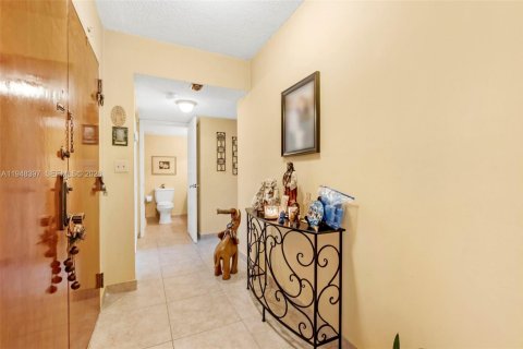 Copropriété à vendre à Miami, Floride: 2 chambres, 108.7 m2 № 2004385 - photo 8