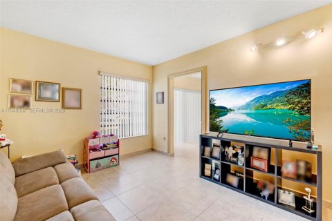 Copropriété à vendre à Miami, Floride: 2 chambres, 108.7 m2 № 2004385 - photo 11