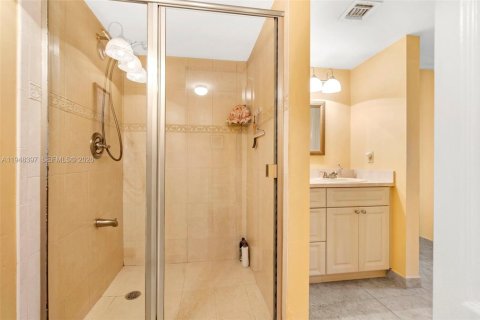 Copropriété à vendre à Miami, Floride: 2 chambres, 108.7 m2 № 2004385 - photo 25