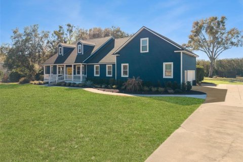 House in Sorrento, Florida 5 bedrooms, 344.11 sq.m. № 2119647 - photo 4