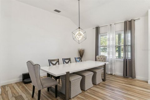 House in Sorrento, Florida 5 bedrooms, 344.11 sq.m. № 2119647 - photo 9