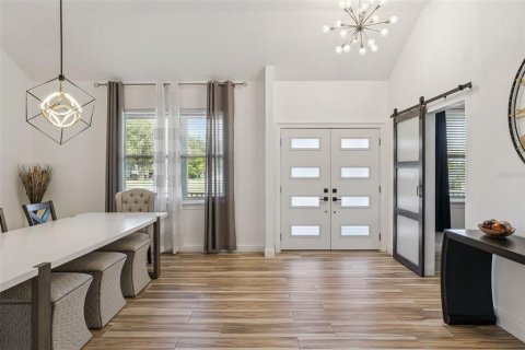 House in Sorrento, Florida 5 bedrooms, 344.11 sq.m. № 2119647 - photo 6