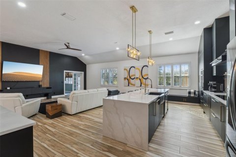 House in Sorrento, Florida 5 bedrooms, 344.11 sq.m. № 2119647 - photo 20