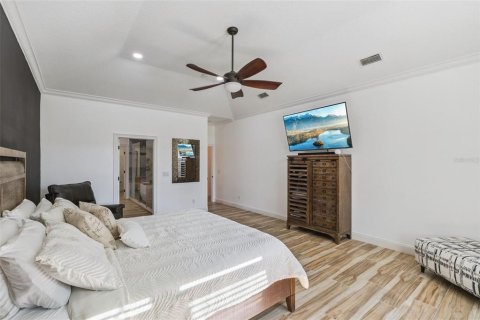 House in Sorrento, Florida 5 bedrooms, 344.11 sq.m. № 2119647 - photo 22