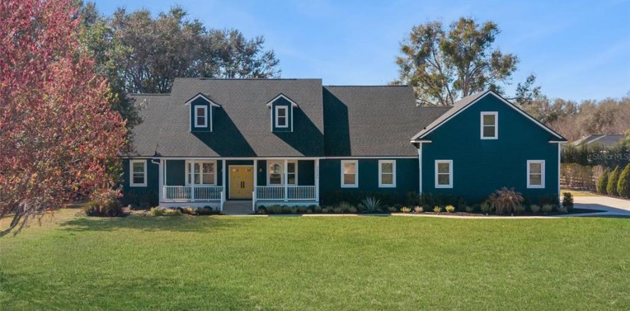 House in Sorrento, Florida 5 bedrooms, 344.11 sq.m. № 2119647