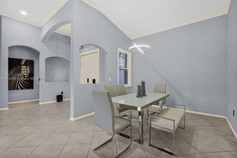 House in Coconut Creek, Florida 4 bedrooms, 225.94 sq.m. № 1970395 - photo 10