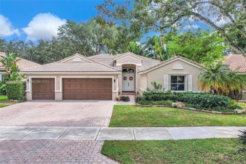 House in Coconut Creek, Florida 4 bedrooms, 225.94 sq.m. № 1970395 - photo 6