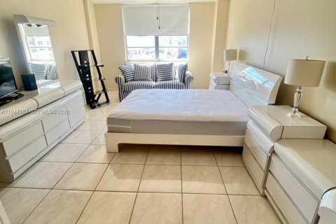 Снять в аренду кондоминиум в Санни-Айлс-Бич, Флорида 1 спальня, 87.61м2, № 2003743 - фото 9