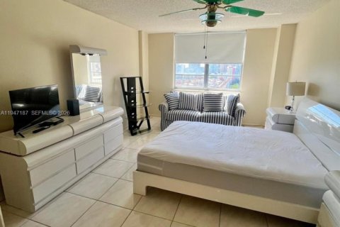Снять в аренду кондоминиум в Санни-Айлс-Бич, Флорида 1 спальня, 87.61м2, № 2003743 - фото 12
