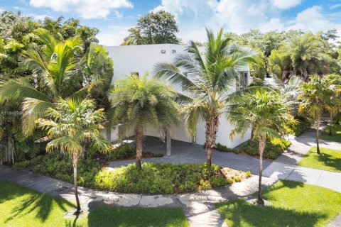 Casa en venta en Miami, Florida, 3 dormitorios, 229.38 m2 № 1977638 - foto 2