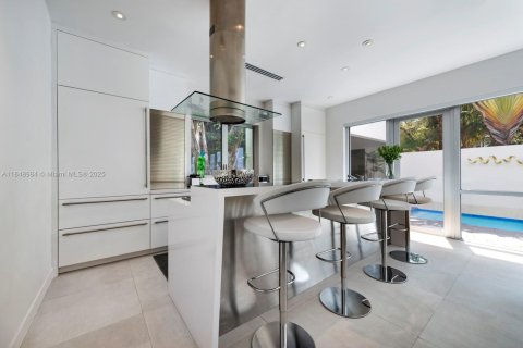 Casa en venta en Miami, Florida, 3 dormitorios, 229.38 m2 № 1977638 - foto 15