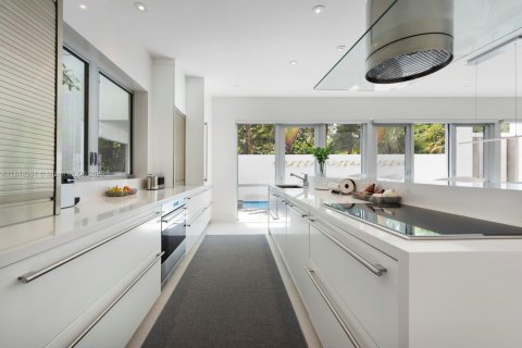 Casa en venta en Miami, Florida, 3 dormitorios, 229.38 m2 № 1977638 - foto 17