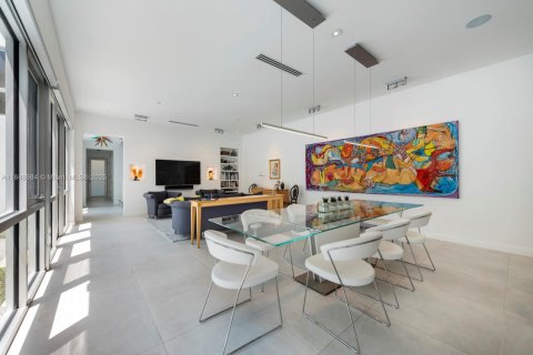 Casa en venta en Miami, Florida, 3 dormitorios, 229.38 m2 № 1977638 - foto 13