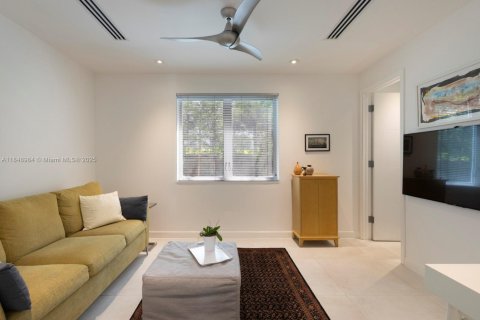 Casa en venta en Miami, Florida, 3 dormitorios, 229.38 m2 № 1977638 - foto 24