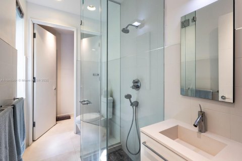 Casa en venta en Miami, Florida, 3 dormitorios, 229.38 m2 № 1977638 - foto 25