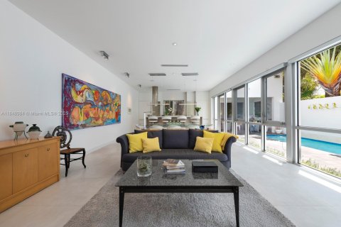 Casa en venta en Miami, Florida, 3 dormitorios, 229.38 m2 № 1977638 - foto 9