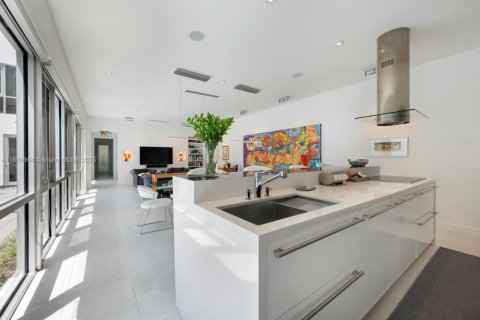 Casa en venta en Miami, Florida, 3 dormitorios, 229.38 m2 № 1977638 - foto 19