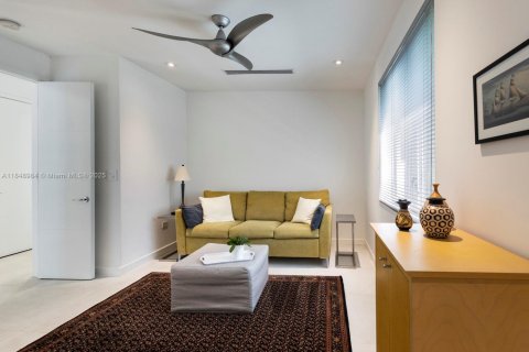 Casa en venta en Miami, Florida, 3 dormitorios, 229.38 m2 № 1977638 - foto 26