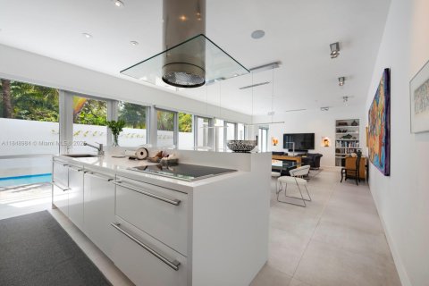 Casa en venta en Miami, Florida, 3 dormitorios, 229.38 m2 № 1977638 - foto 18