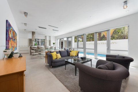 Casa en venta en Miami, Florida, 3 dormitorios, 229.38 m2 № 1977638 - foto 11