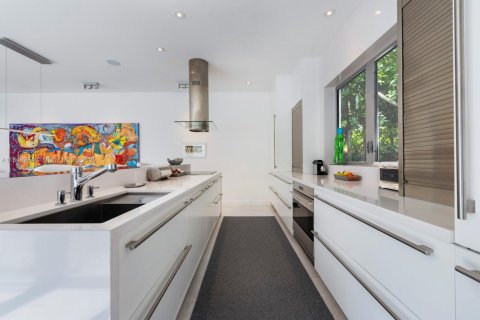 Casa en venta en Miami, Florida, 3 dormitorios, 229.38 m2 № 1977638 - foto 16