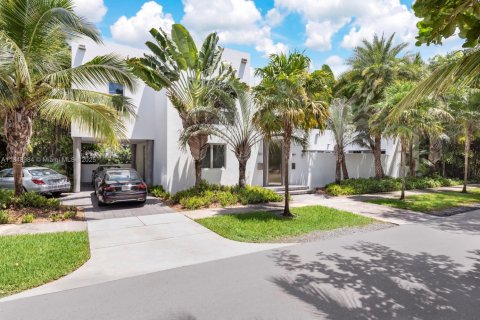 Casa en venta en Miami, Florida, 3 dormitorios, 229.38 m2 № 1977638 - foto 4