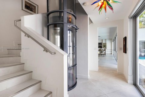 Casa en venta en Miami, Florida, 3 dormitorios, 229.38 m2 № 1977638 - foto 23