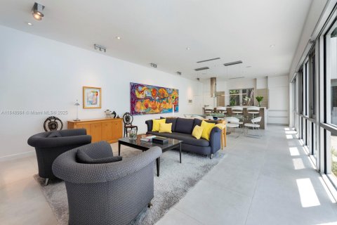 Casa en venta en Miami, Florida, 3 dormitorios, 229.38 m2 № 1977638 - foto 10