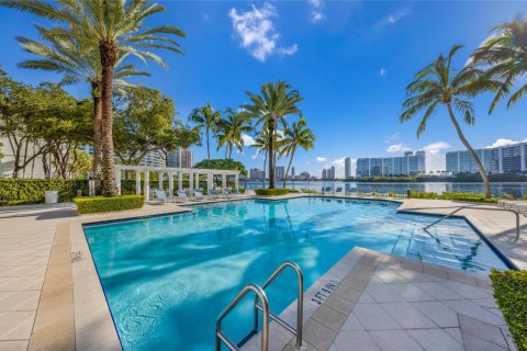 Copropriété à louer à Aventura, Floride: 3 chambres, 122.63 m2 № 1930781 - photo 1