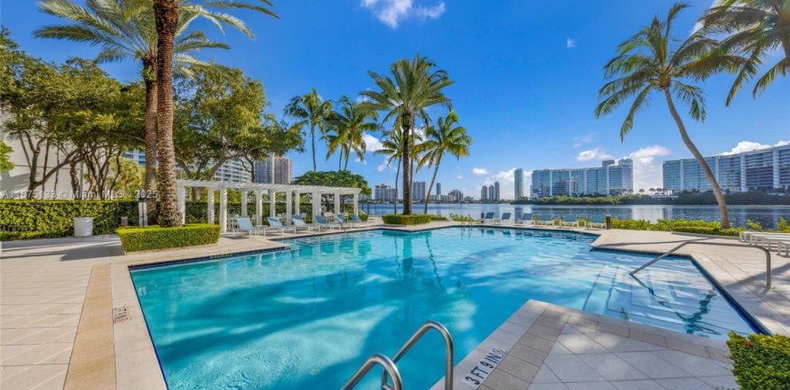 Condo à Aventura, Floride, 3 chambres  № 1930781