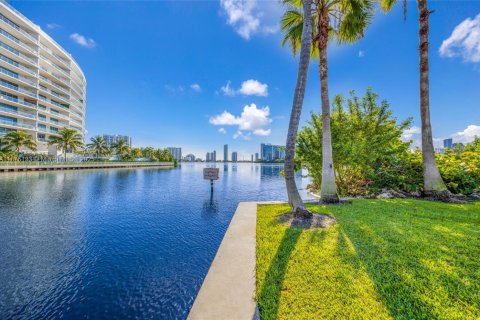 Copropriété à louer à Aventura, Floride: 3 chambres, 122.63 m2 № 1930781 - photo 25