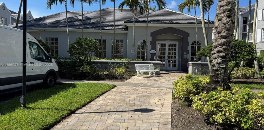Condo à Pembroke Pines, Floride, 3 chambres № 1895313