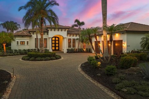 House in Lakewood Ranch, Florida 4 bedrooms, 332.03 sq.m. № 1757887 - photo 1
