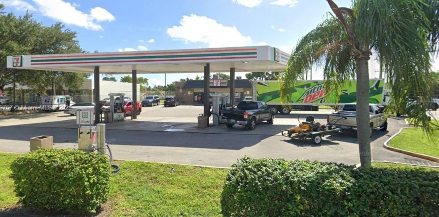 Propiedad comercial en Miami, Florida № 1959321