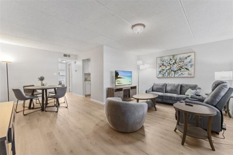 Condo in Tampa, Florida, 1 bedroom  № 1872855 - photo 7