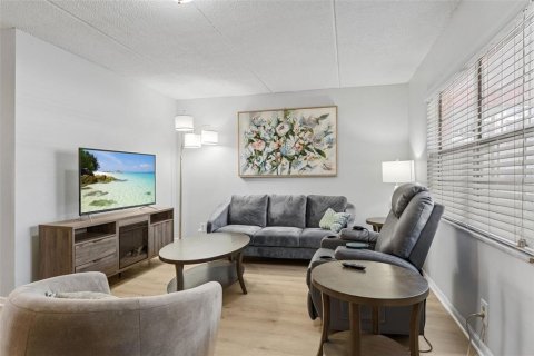 Condo in Tampa, Florida, 1 bedroom  № 1872855 - photo 6