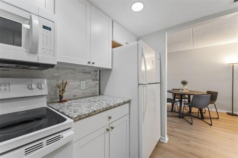 Condo in Tampa, Florida, 1 bedroom  № 1872855 - photo 10