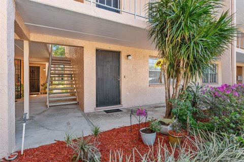 Condo in Tampa, Florida, 1 bedroom  № 1872855 - photo 1