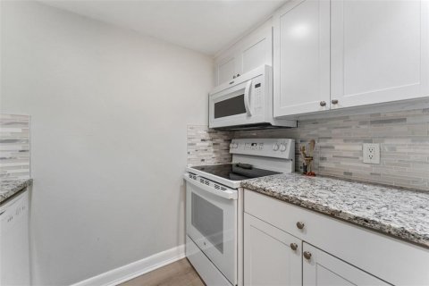 Condo in Tampa, Florida, 1 bedroom  № 1872855 - photo 9