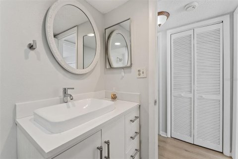 Condo in Tampa, Florida, 1 bedroom  № 1872855 - photo 17