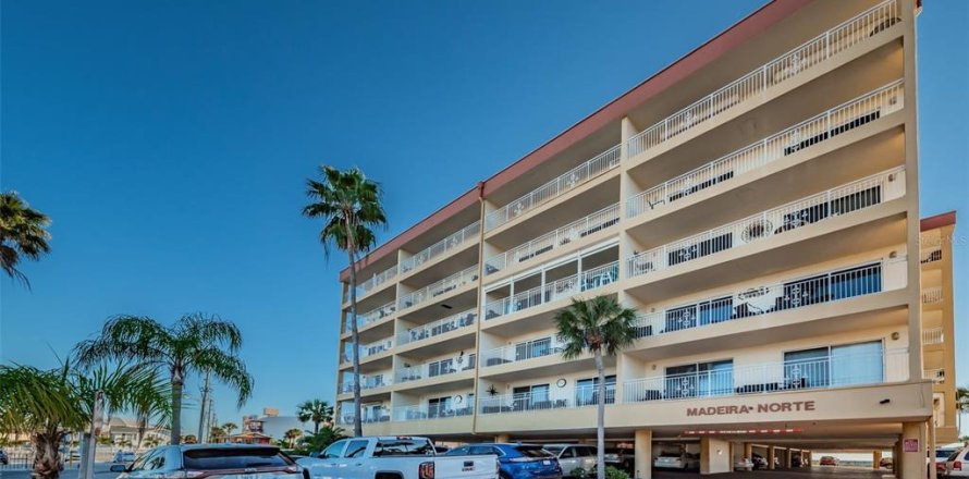 Condominio en Madeira Beach, Florida, 2 dormitorios № 1820672