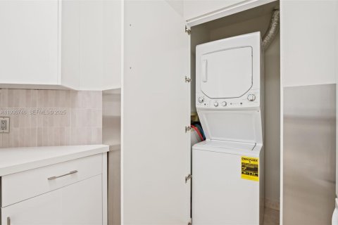 Снять в аренду кондоминиум в Майами, Флорида 1 спальня, 72.46м2, № 1991272 - фото 19