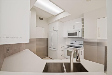 Снять в аренду кондоминиум в Майами, Флорида 1 спальня, 72.46м2, № 1991272 - фото 12