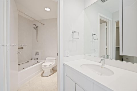 Снять в аренду кондоминиум в Майами, Флорида 1 спальня, 72.46м2, № 1991272 - фото 17