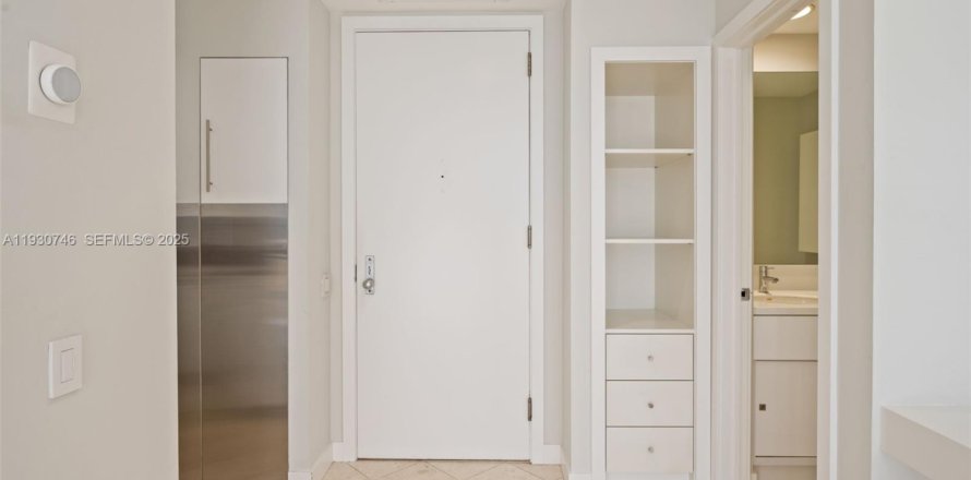 Кондоминиум с 1 спальней в Майами, Флорида № 1991272