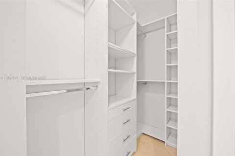 Снять в аренду кондоминиум в Майами, Флорида 1 спальня, 72.46м2, № 1991272 - фото 16